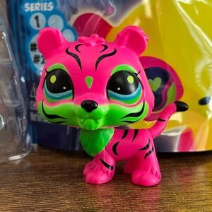 New Littlest Pet Shop LPS 211 Black Light Tiger Jaguar Cat Pink Green Glow